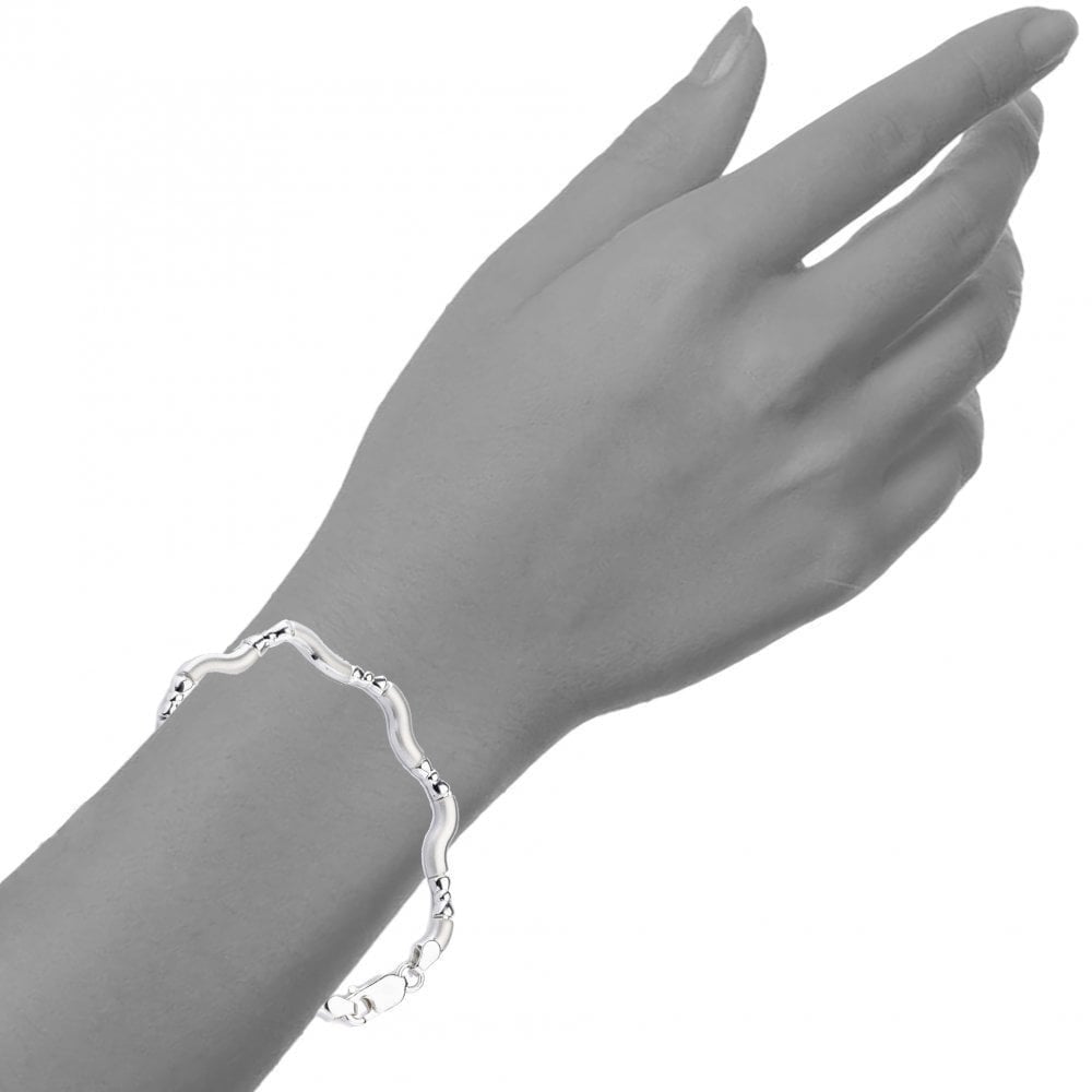 Silver Wavey Kiss - detail view | Prime Jewellery