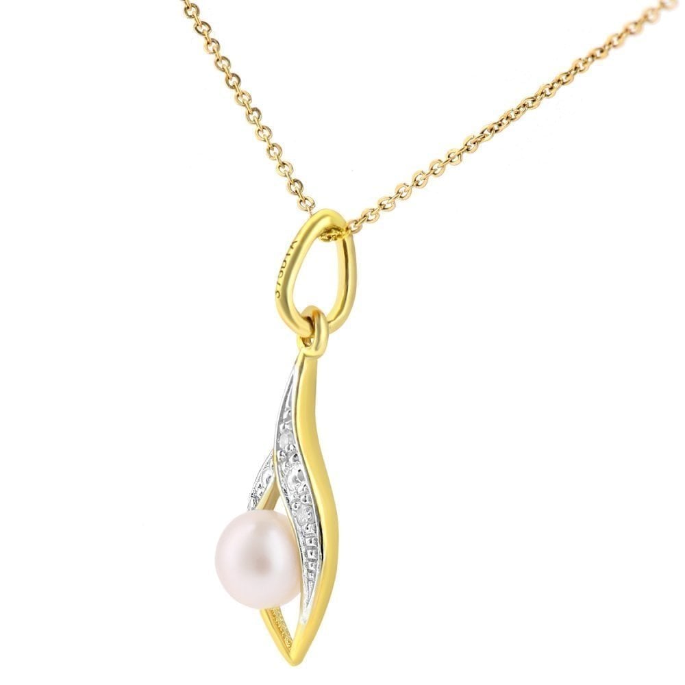 9ct Yellow Gold Cultured Pearl and Diamond Pendant Necklace