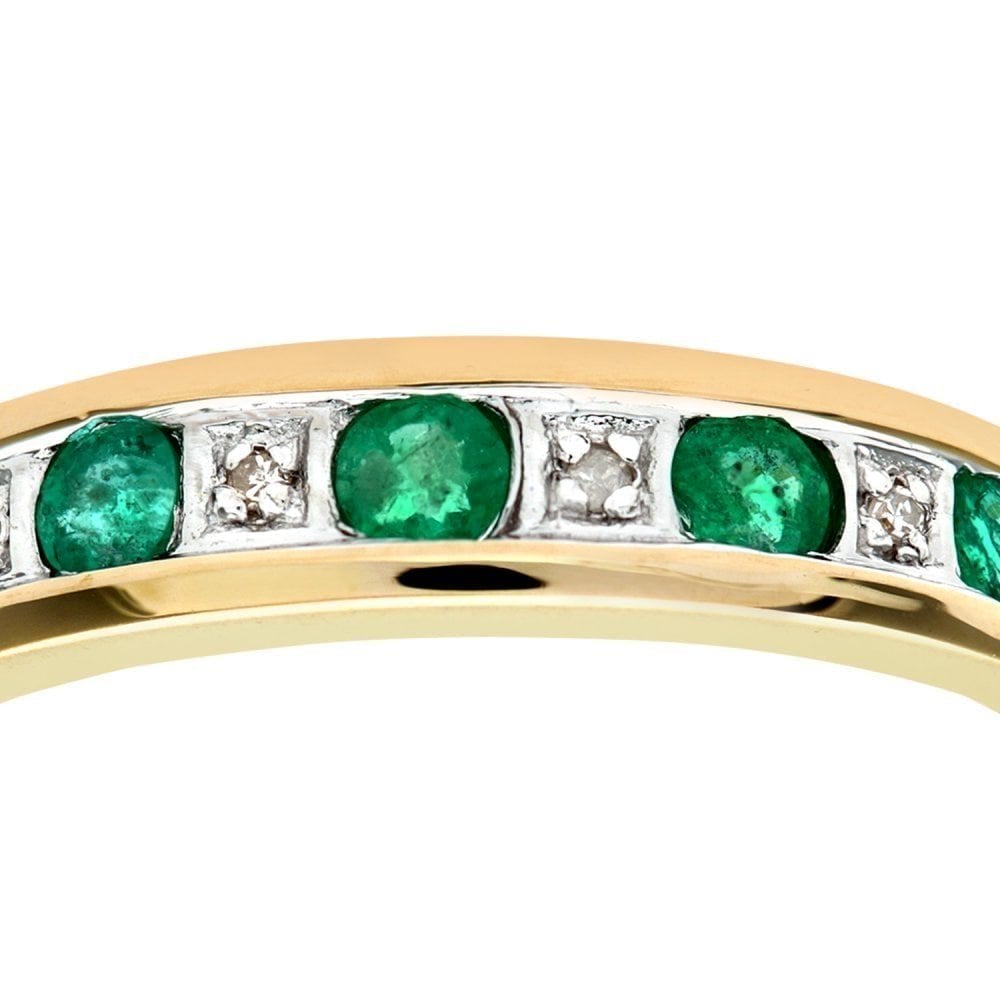 Round Emerald and - detail view | Prime Jewellery