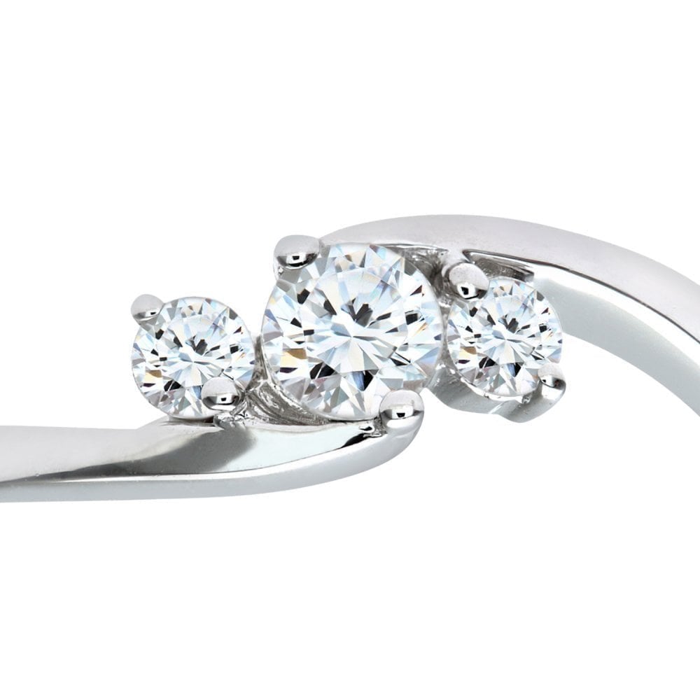 Diamond Trilogy Bypass - detail view | Prime Jewellery