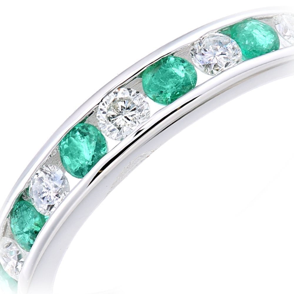 Round Emerald and - detail view | Prime Jewellery