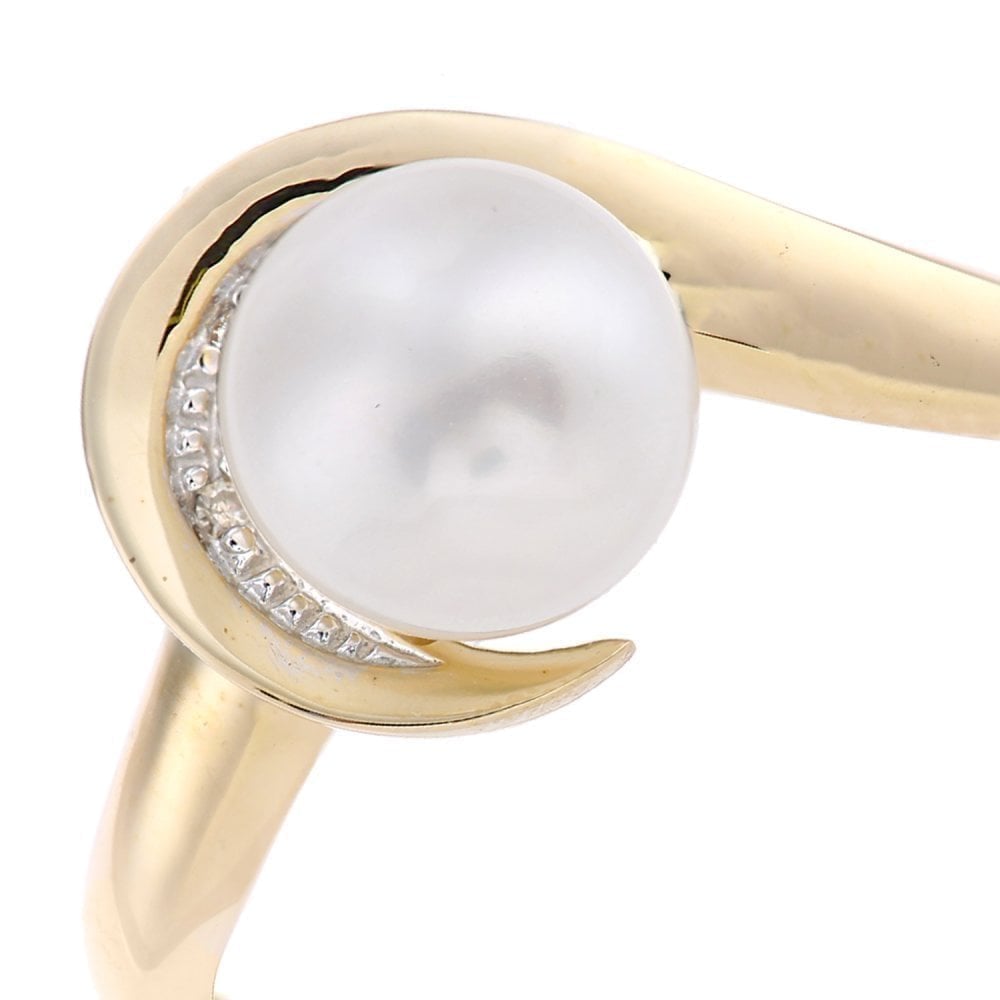 9ct Yellow Gold 0.05ct Diamond And Cultured Pearl Ring