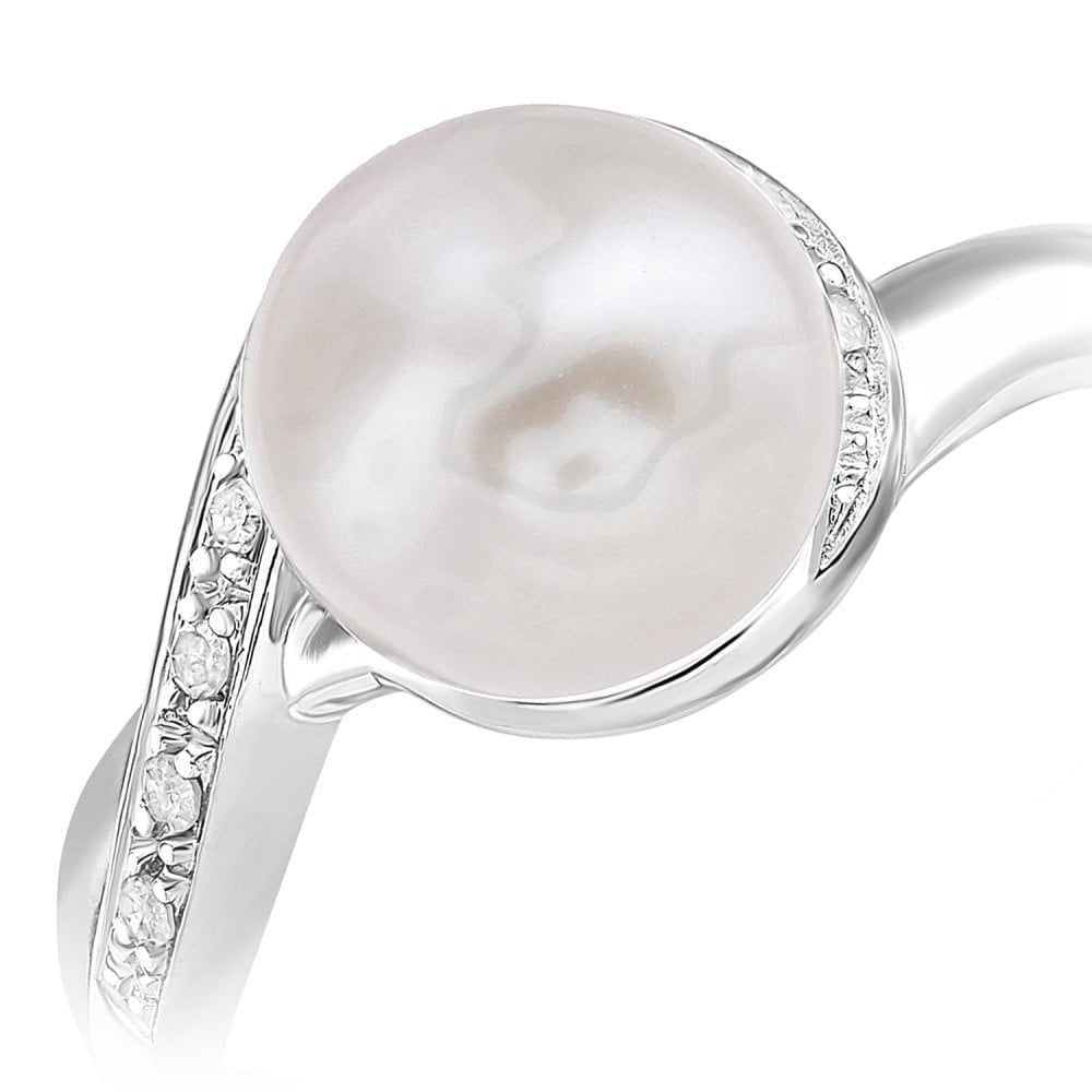 9ct White Gold 0.02ct Diamond And Cultured Pearl Ring
