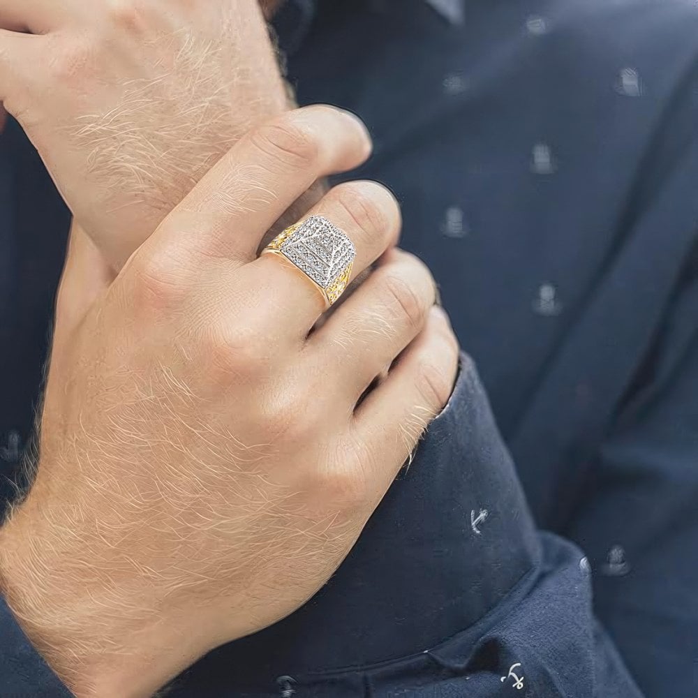 9ct Yellow Gold Pyramid Ring Weight 10gr Set with Cz Stones