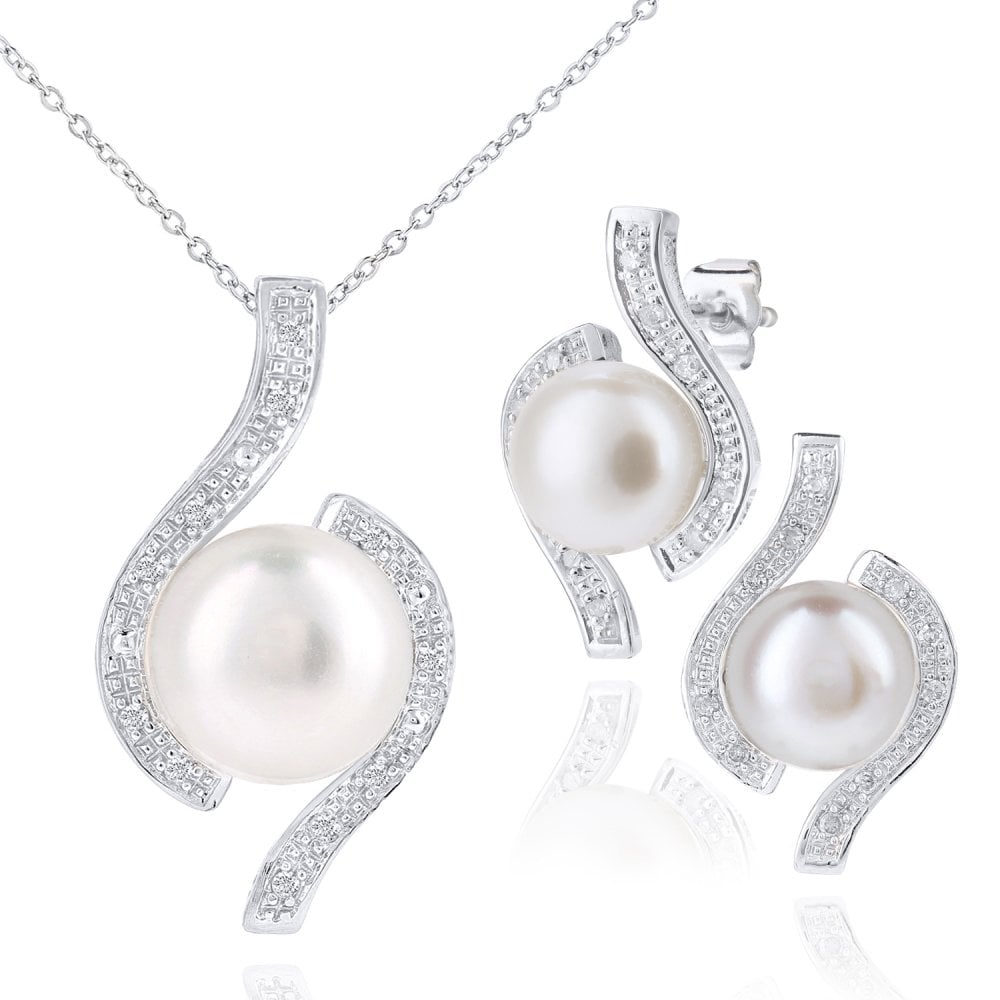9ct White Gold Cultured Pearl 0.05ct Diamond Pendant Necklace and Earrings Set