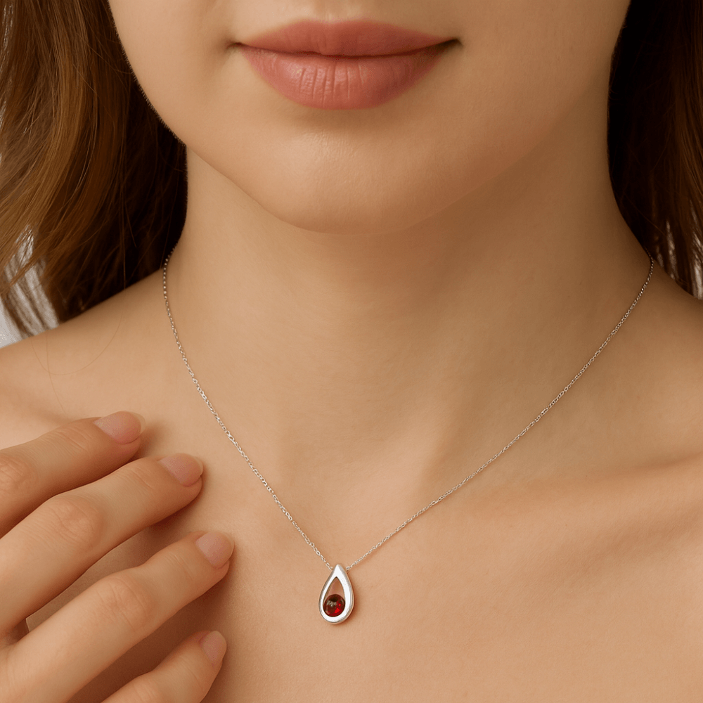 Garnet Necklace - detail view | Prime Jewellery