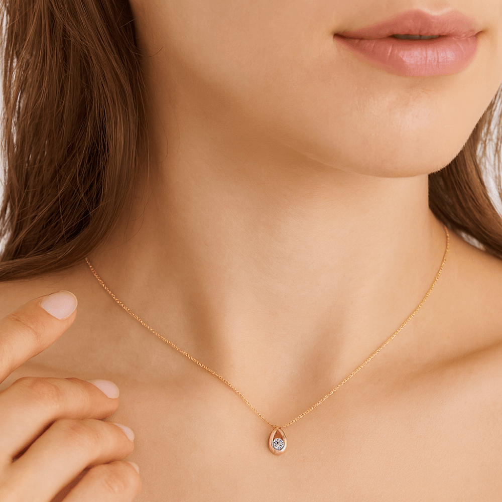 Sky Blue Topaz Pendant Necklace - detail view | Prime Jewellery