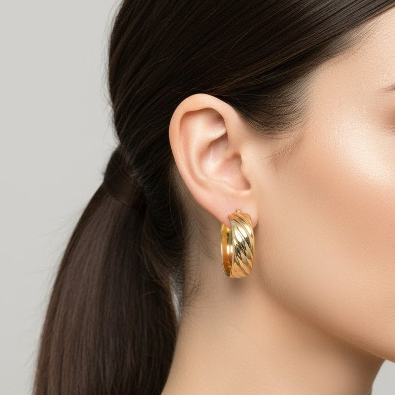 Swirl Textured Small - detail view | Prime Jewellery