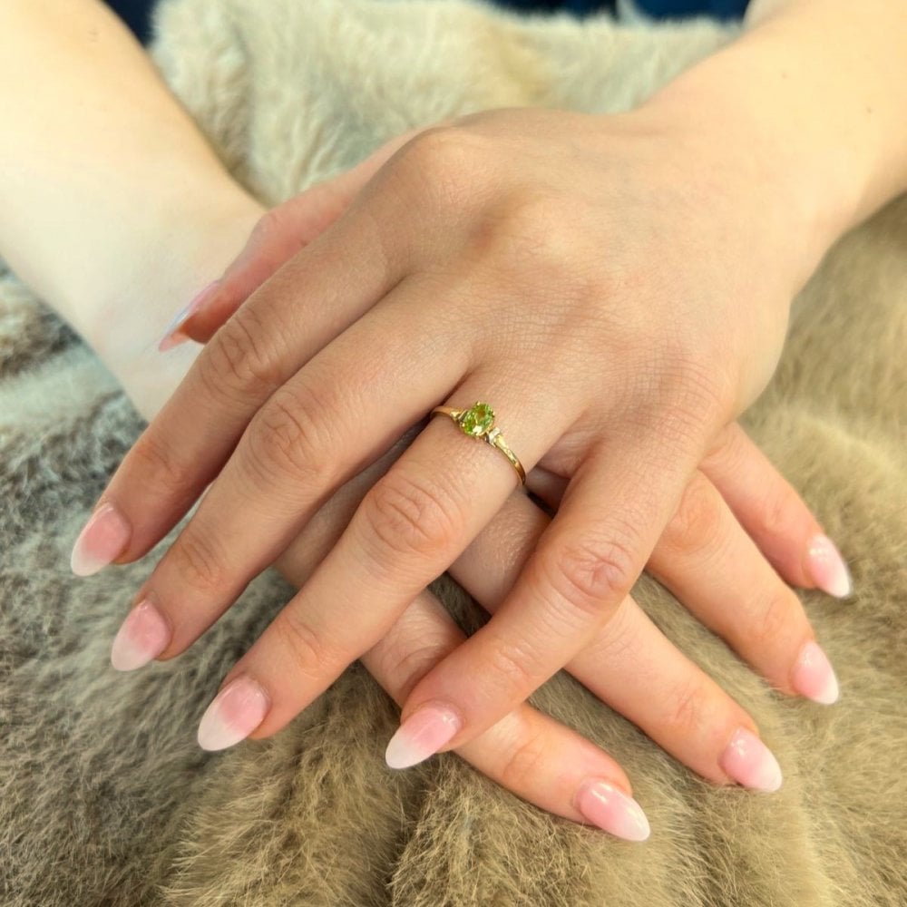 9ct Yellow Gold Peridot Ring