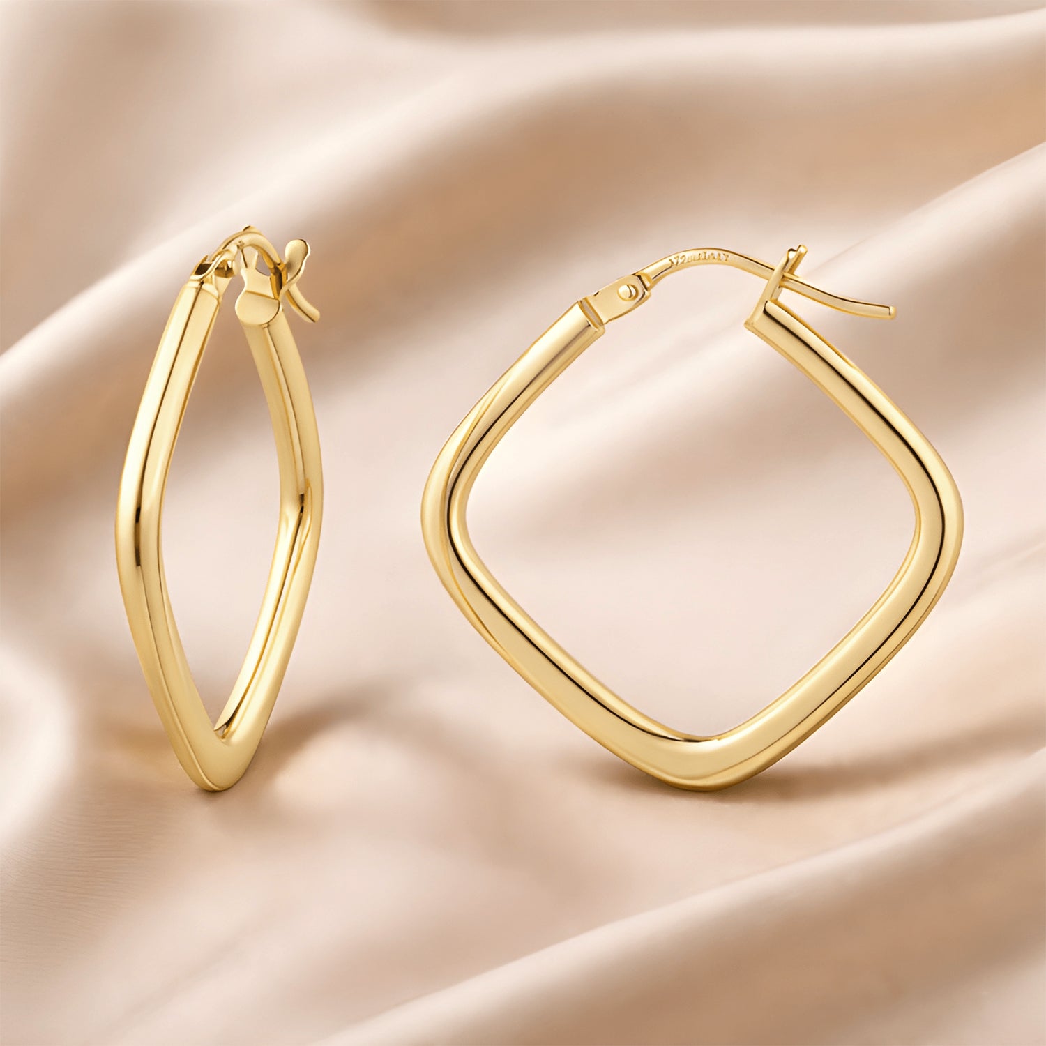 Cushion Shape Medium - detail view | Prime Jewellery