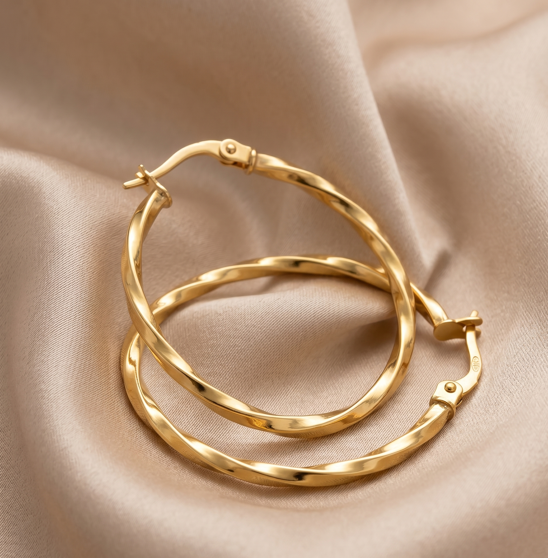 Twist Medium Hoop - detail view | Prime Jewellery