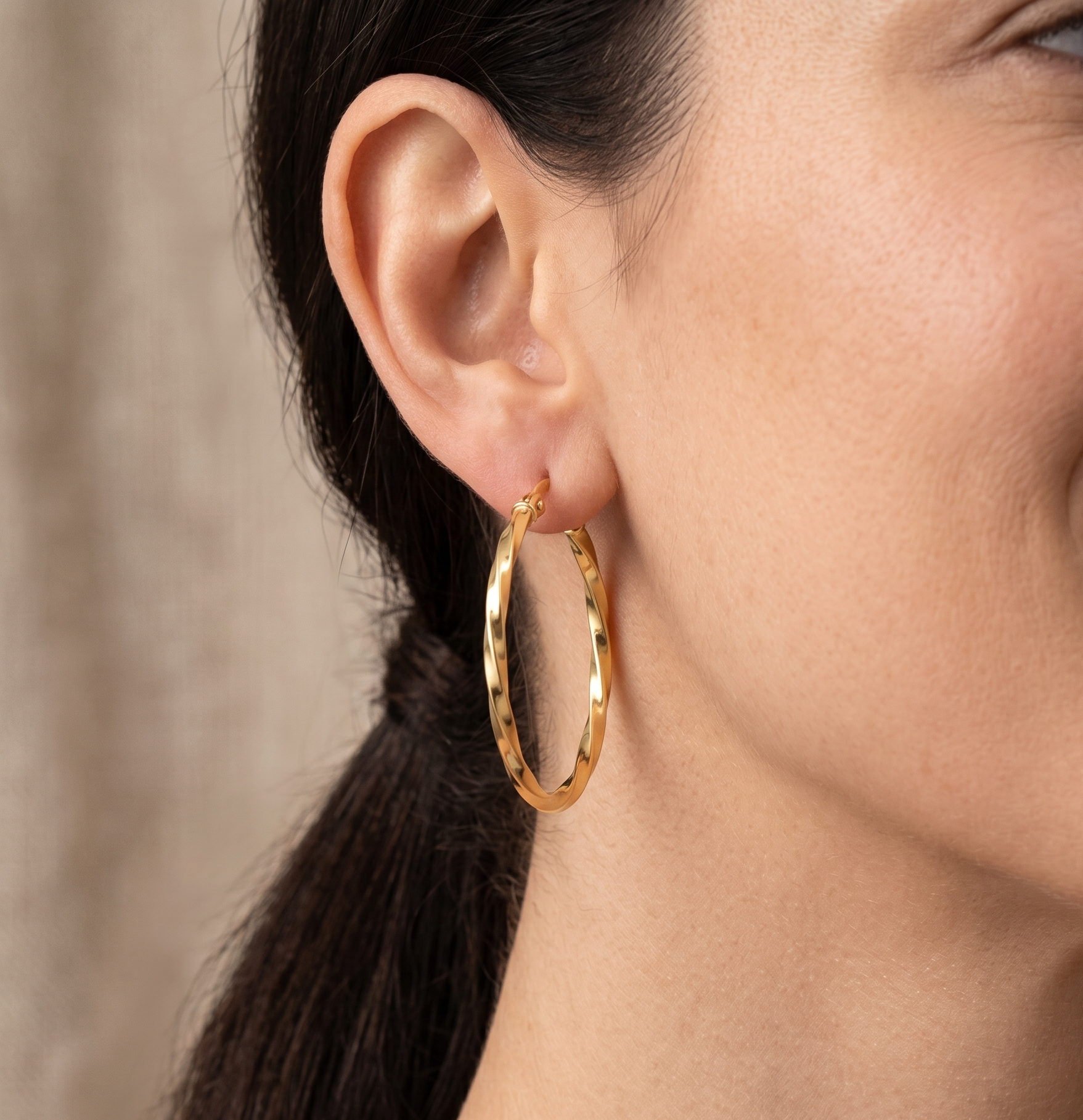 Twist Medium Hoop - detail view | Prime Jewellery