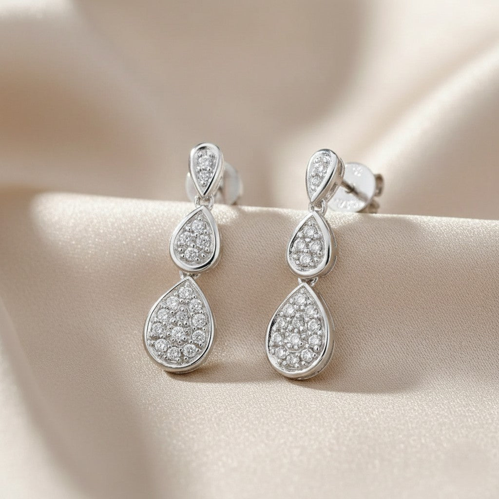 18ct White Gold 0.25 Carat Natural Diamond Teardrop Drop Earrings