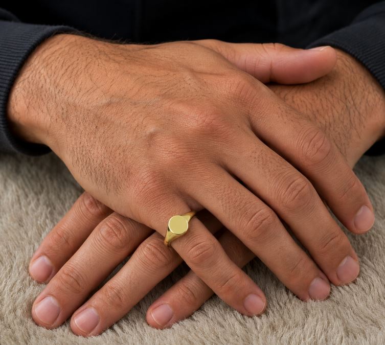 9ct Yellow Gold Oval Signet Ring