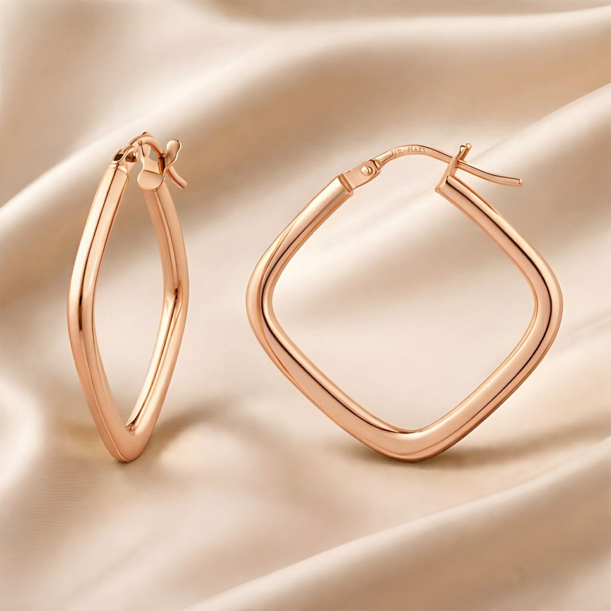 Kite Shaped Small - detail view | Prime Jewellery